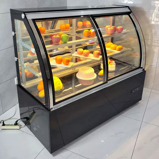 Tủ bánh kem 1m8 kính cong 3 tầng