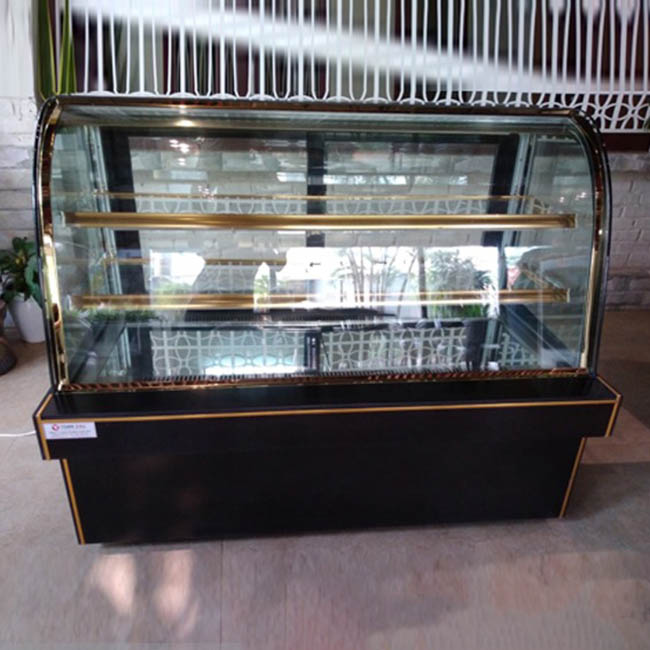 Tủ bánh kem 1m8 kính cong 3 tầng