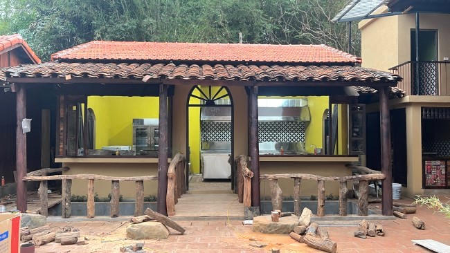 Bếp nhà hàng Về Bản Em