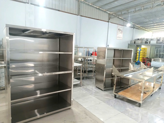 Vận chuyển thiết bị đến khu vực thi công 2