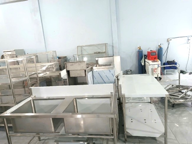 Vận chuyển thiết bị đến khu vực thi công 1
