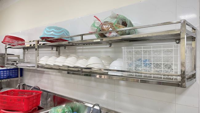 Lắp đặt kệ treo để đồ