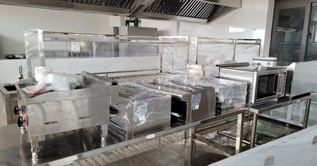 Tập kết thiết bị trong khu bếp